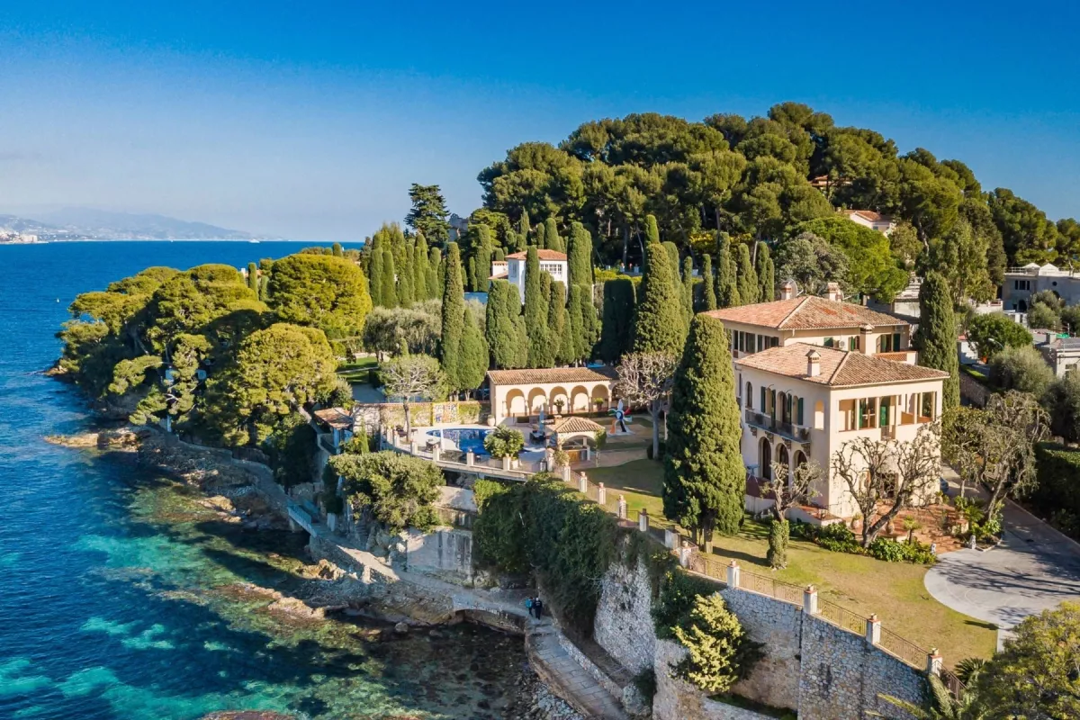 Who are the new CÃ´te d'Azur's mega-rich?