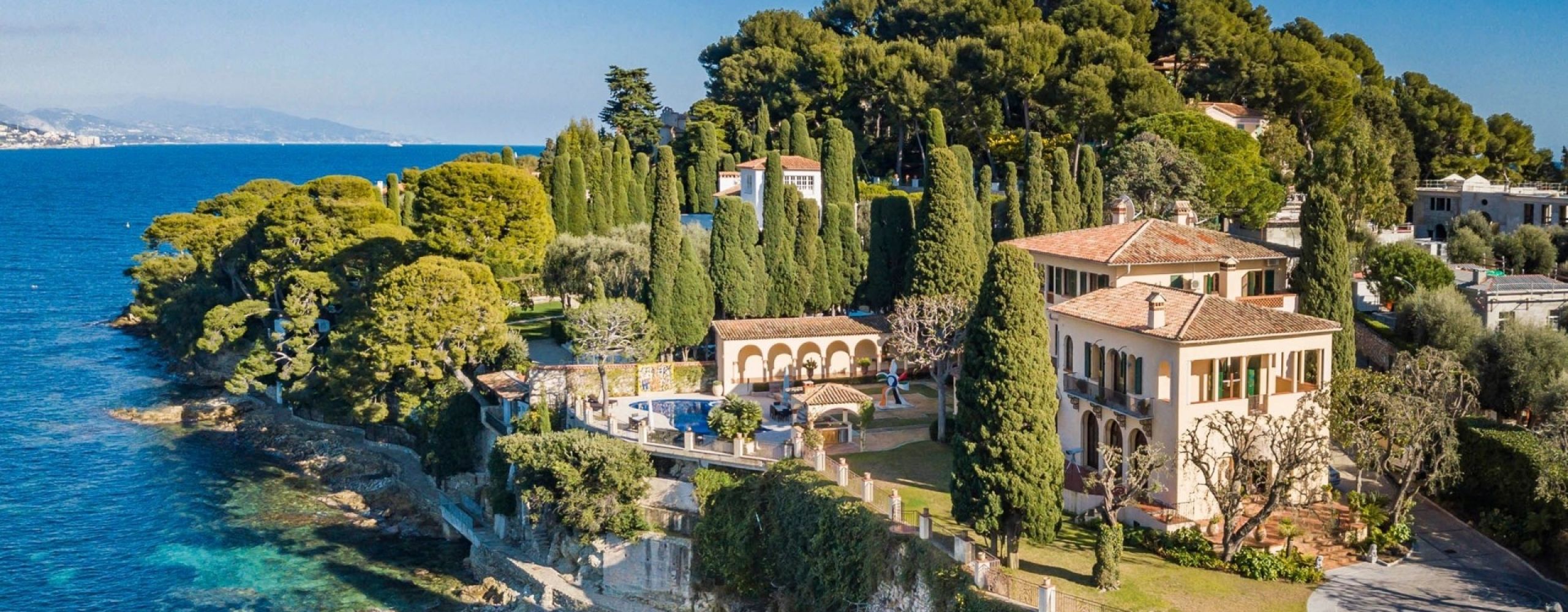 Who are the new CÃ´te d'Azur's mega-rich?
