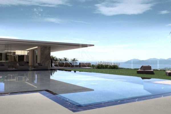 In Levitation Above the splendid Bay of Cannes