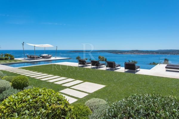 A Corner of Luxury Paradise Between Land and Sea