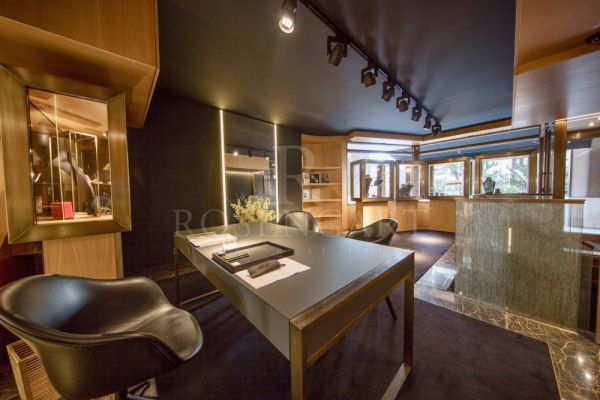 Luxurious Boutique in the Heart of Golden Square