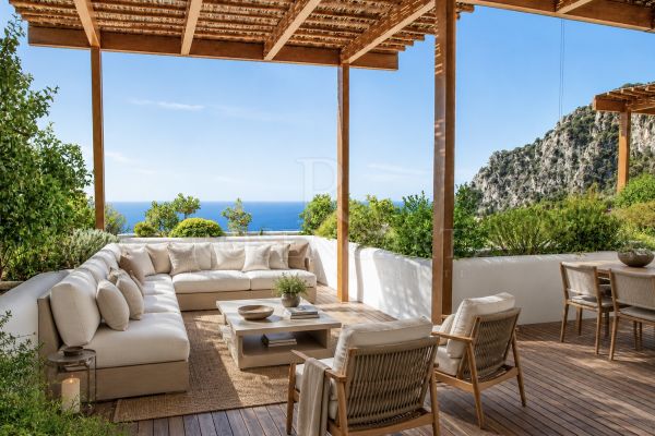 RARE Apt South-Facing with Exceptional Sea Views